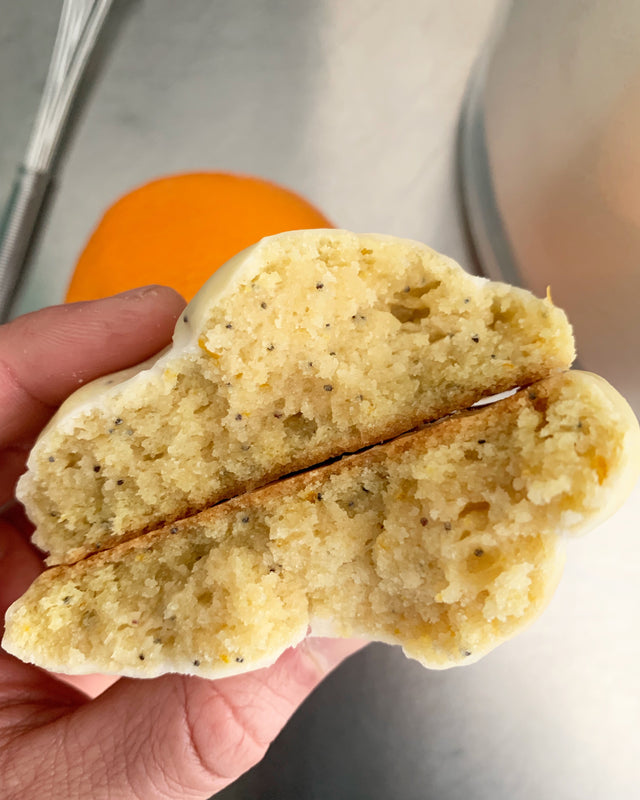 o, poppy orange zest and poppy seed cookie